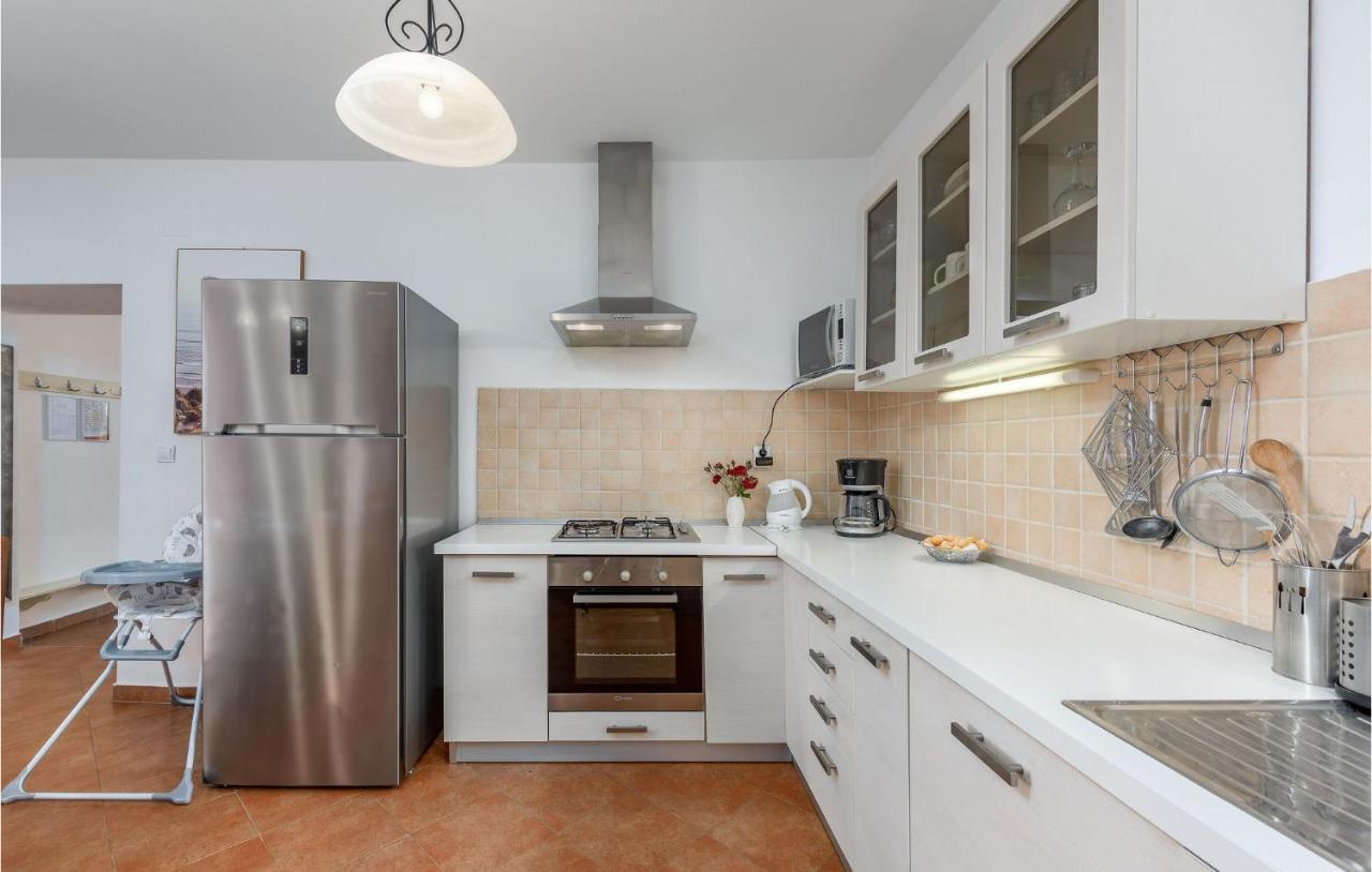 Cozy Home In Pamici With Kitchen المظهر الخارجي الصورة