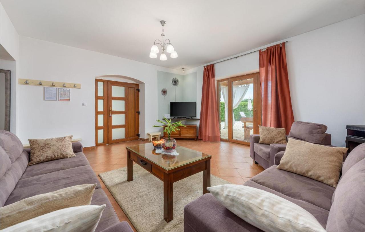 Cozy Home In Pamici With Kitchen المظهر الخارجي الصورة