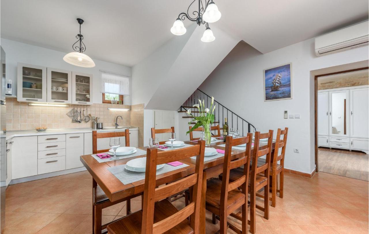 Cozy Home In Pamici With Kitchen المظهر الخارجي الصورة
